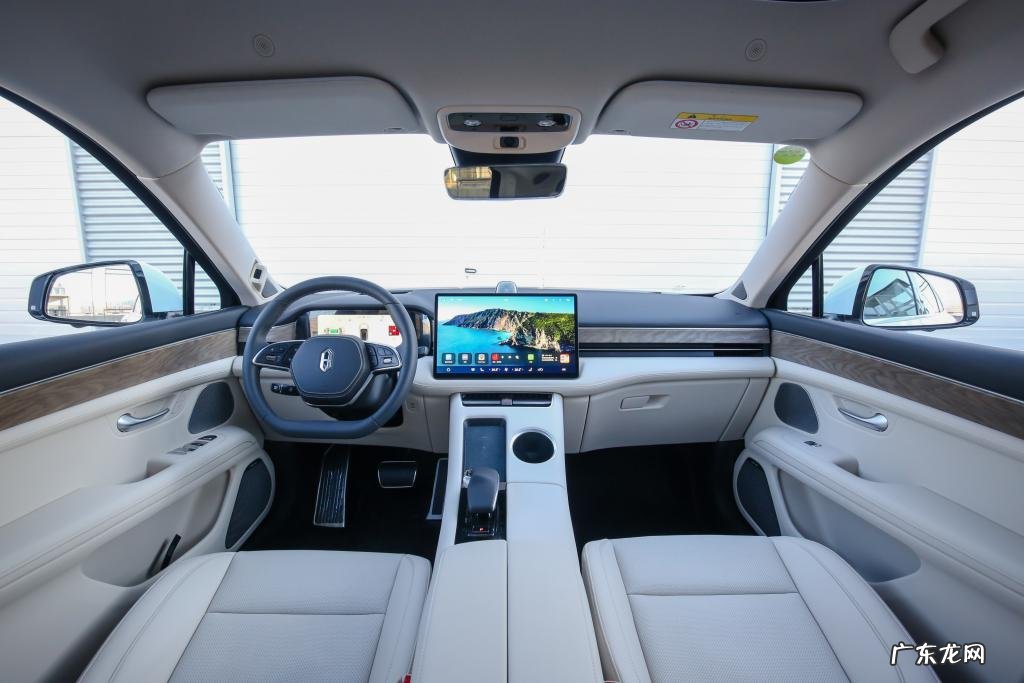 试驾AITO问界M5,除了鸿蒙座舱,底盘可细品