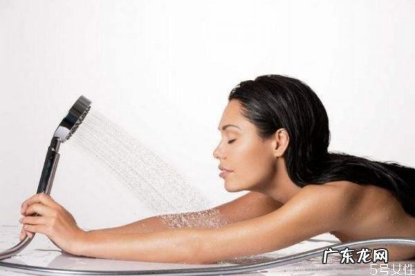 哪些人群容易在洗澡时出现晕厥 怎么避免洗澡时出现晕厥