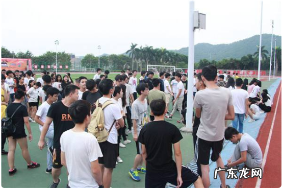 堂弟想考航空类大学,想问一下对身体素质和成绩有什么要求