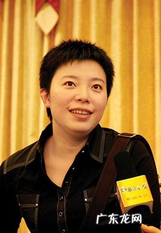 如何评价央视乒乓球解说员杨颖?