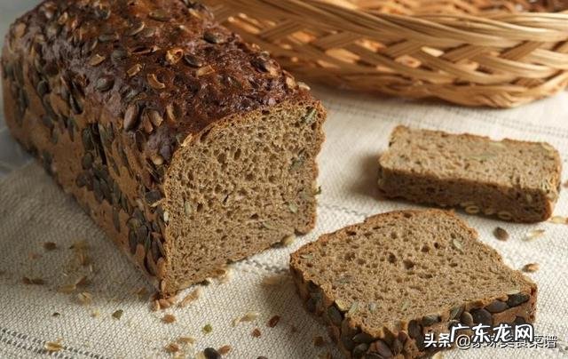 黑麦面粉用什么水和面 白面粉和黑麦粉哪一种吃容易胖?