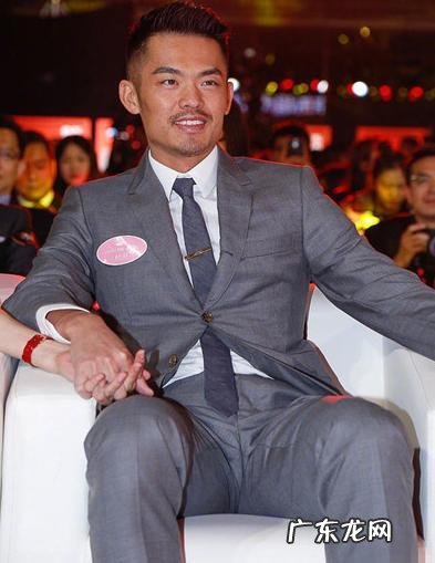 林丹谢杏芳十指相扣被网友戏称像“号脉”,你怎么看?