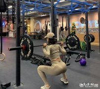 每天做半小时的力量训练，控制饮食，一个月瘦多少