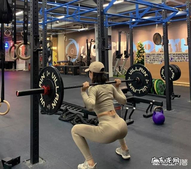 每天做半小时的力量训练,控制饮食,一个月瘦多少