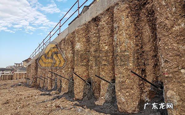 用自钻式锚杆如何进行高陡边坡防护加固处理?