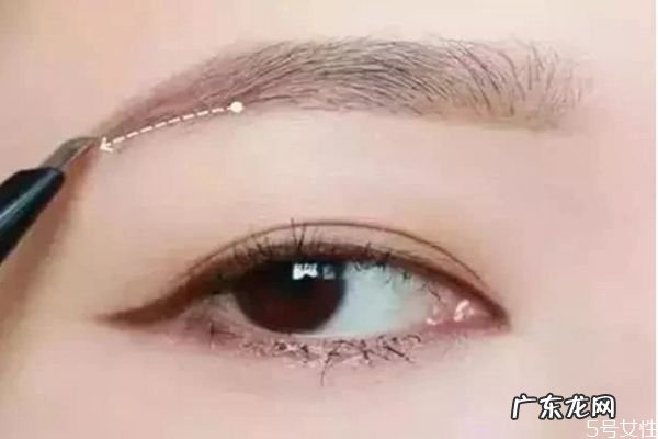 眉毛怎么定妆才会不脱妆 眉毛脱妆怎么处理