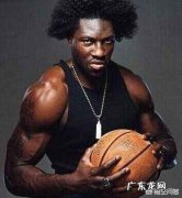 NBA球员和橄榄球运动员谁的身体素质更好？ 练橄榄球的nba球员