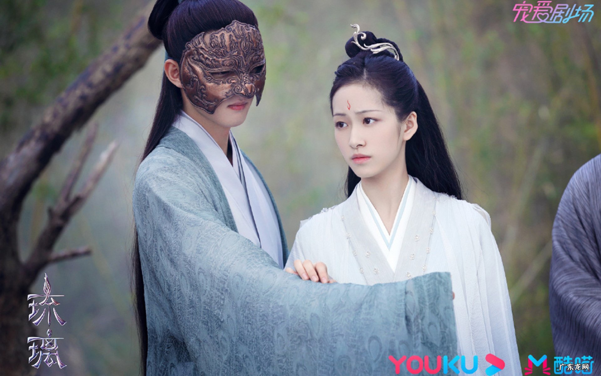 什么是玻璃丝袜,水晶丝袜和天鹅绒丝袜啊?