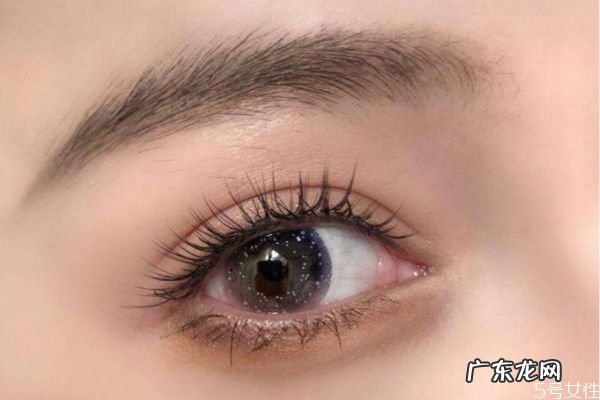 在什么情况下假睫毛可以重复使用 贴假睫毛的注意事项
