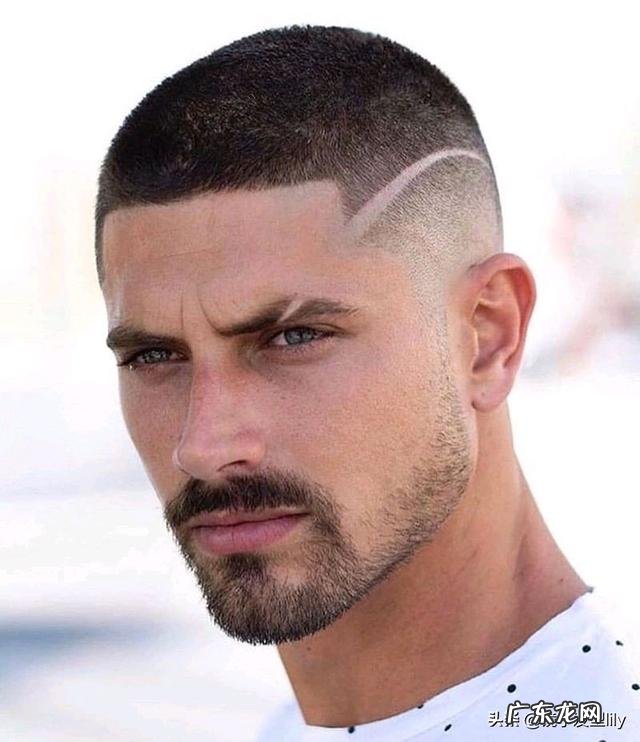2022年流行男卷发发型 2022年最流行的发型中长发卷发男
