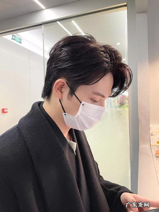 男生头发硬适合什么发型好看 男生头发硬适合什么发型2022最火