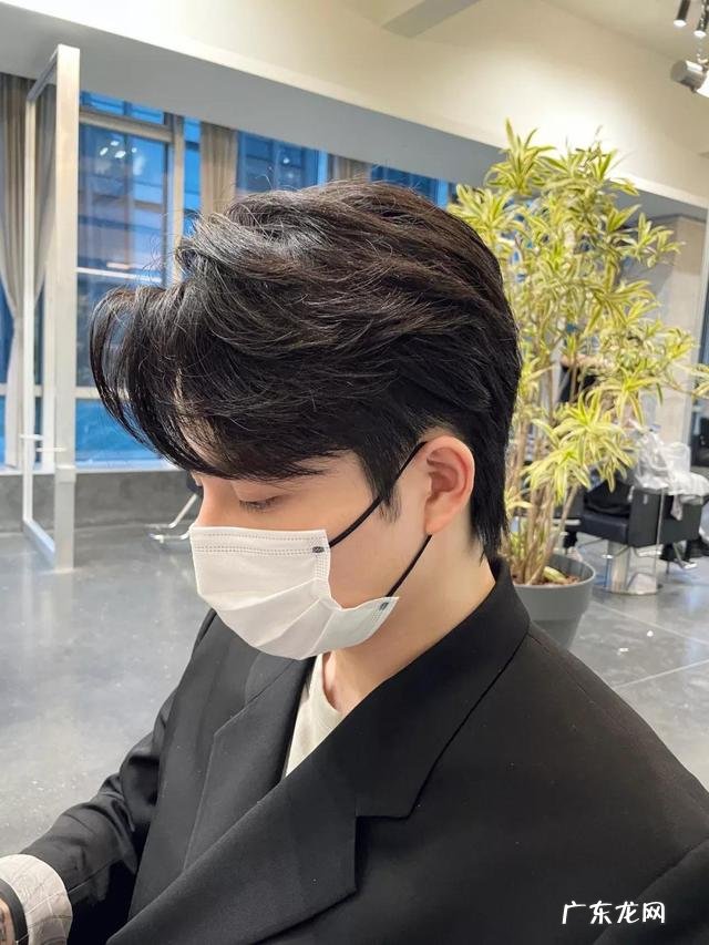 男生头发硬适合什么发型好看 男生头发硬适合什么发型2022最火