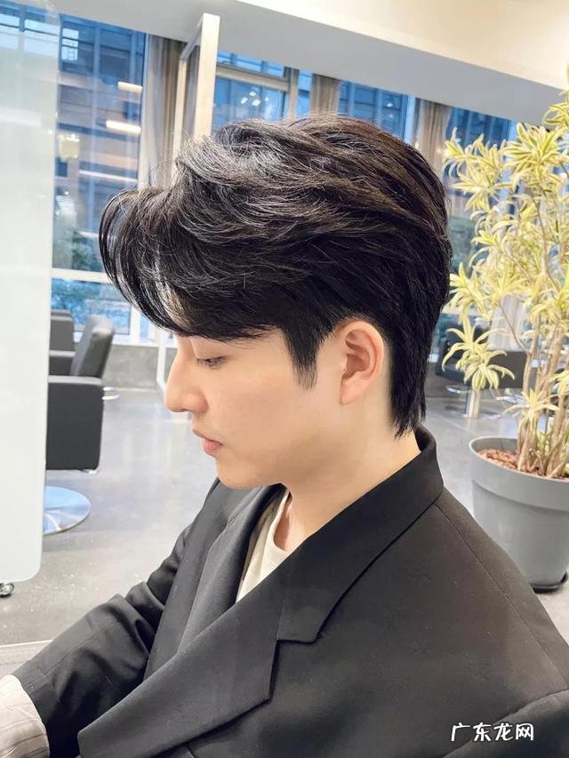 男生头发硬适合什么发型好看 男生头发硬适合什么发型2022最火