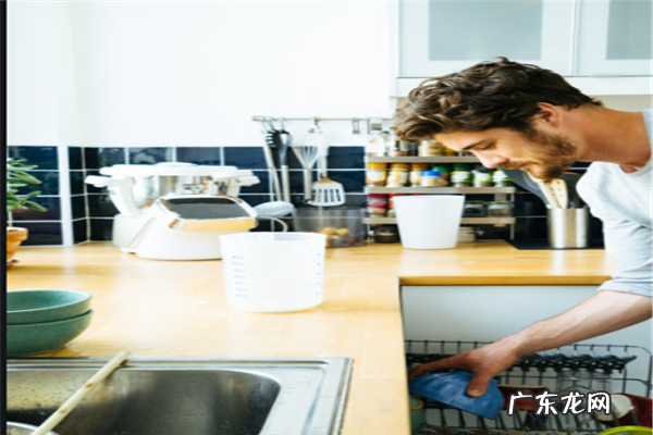 嵌入式和水槽式洗碗机哪个好 嵌入式洗碗机排行榜