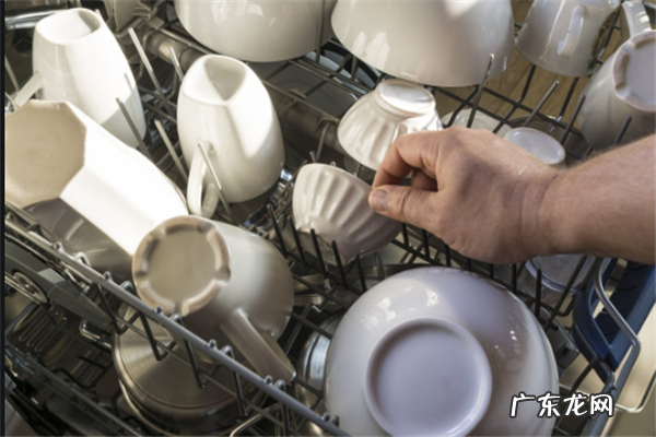 嵌入式和水槽式洗碗机哪个好 嵌入式洗碗机排行榜