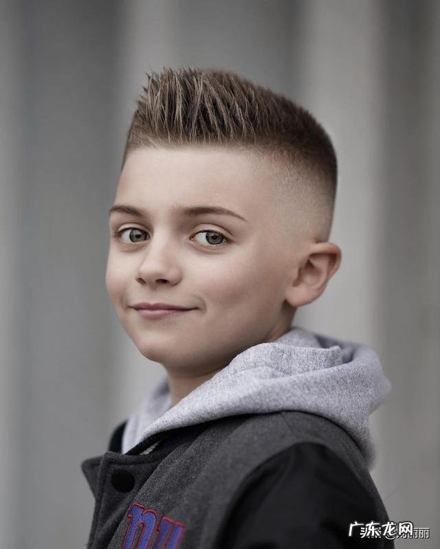 男士刻痕2019个性发型 2019男士超短刀刻发型