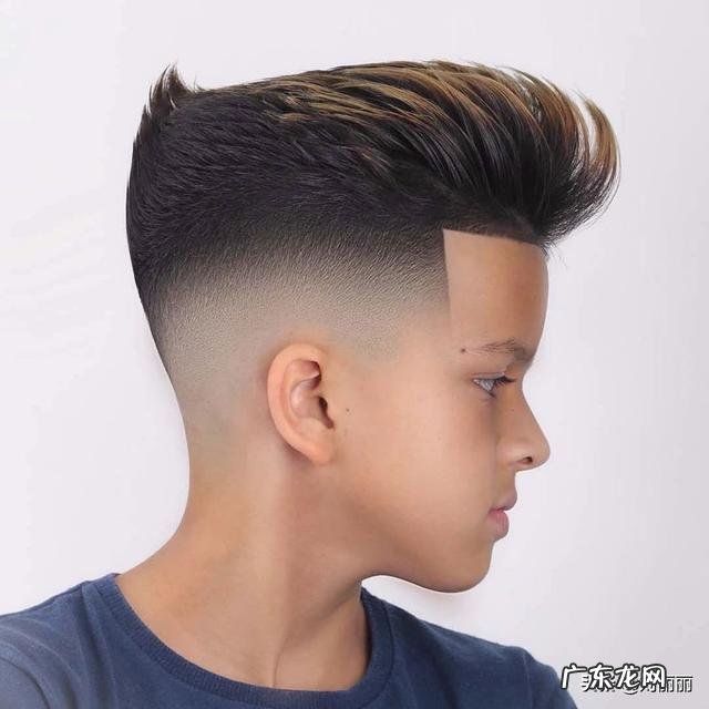 男士刻痕2019个性发型 2019男士超短刀刻发型