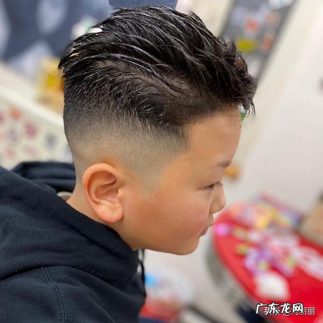 男士刻痕2019个性发型 2019男士超短刀刻发型