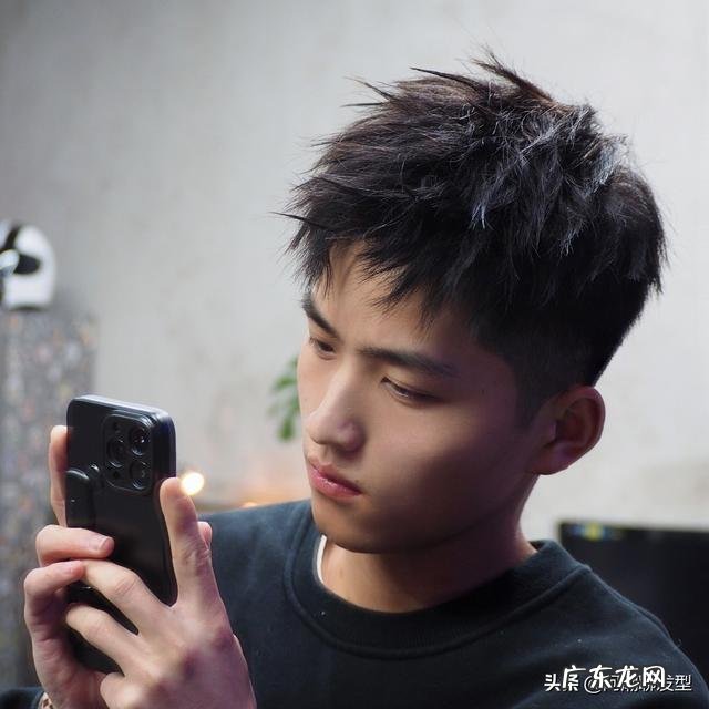 2018年春季男生发型 2018年男款发型清爽