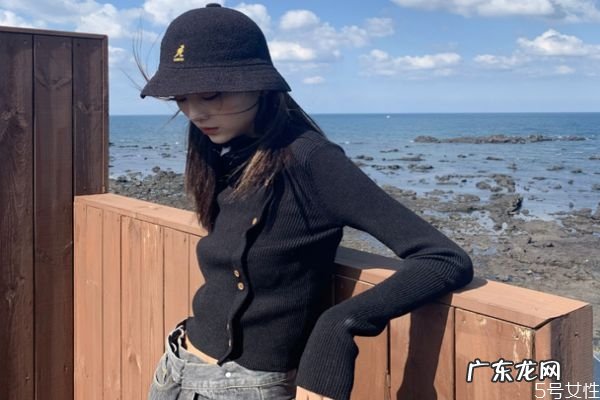 毛衣起静电贴在身上怎么办 毛衣静电吸腿怎么办