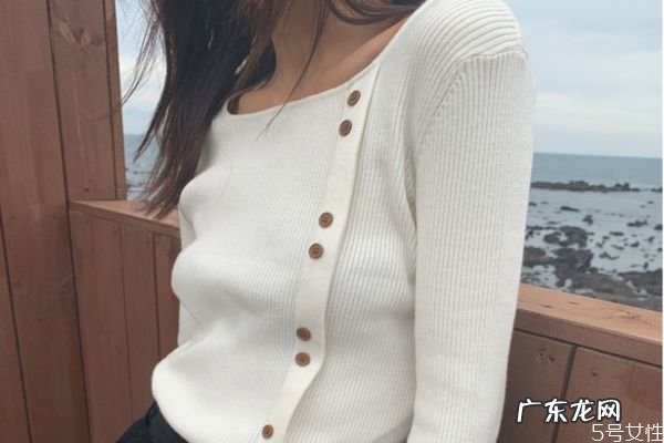 韩版毛衣怎么搭配 韩版宽松毛衣搭配方法
