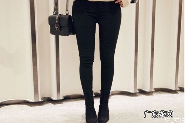 紧腿裤怎么搭配好看 紧腿裤的搭配技巧