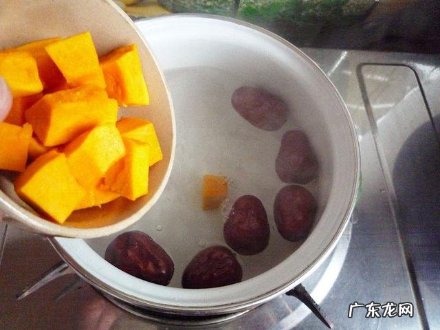 南瓜怎么做着吃好吃 家里南瓜太多了，怎么快速吃完，怎么做好吃