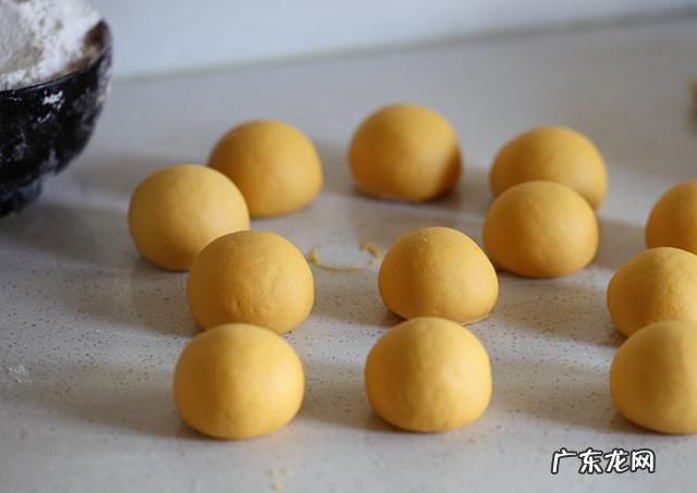 南瓜怎么做着吃好吃 家里南瓜太多了，怎么快速吃完，怎么做好吃