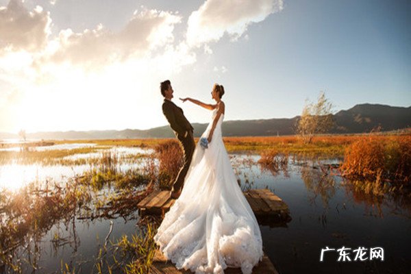 手臂粗适合穿什么婚纱 手臂粗选什么样的婚纱