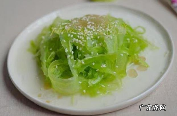 怎么做苦瓜不苦而很好吃 夏天多吃苦瓜有什么好处呢？苦瓜怎么做才好吃啊？