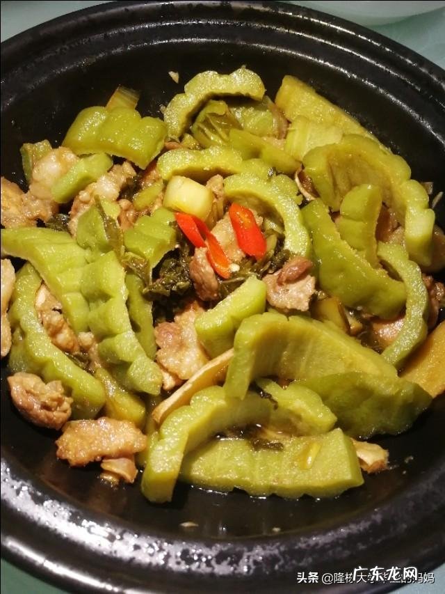 怎么做苦瓜不苦而很好吃 夏天多吃苦瓜有什么好处呢？苦瓜怎么做才好吃啊？