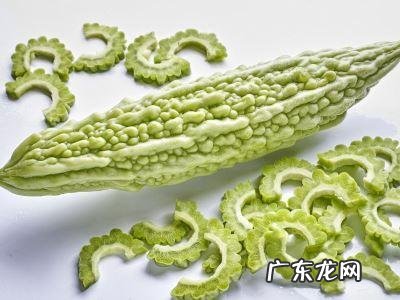 怎么做苦瓜不苦而很好吃 夏天多吃苦瓜有什么好处呢？苦瓜怎么做才好吃啊？