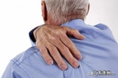 我有冠心病，两边排骨也有点不舒服，右后背也疼，是什么原因？