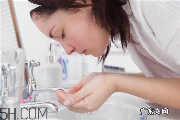 冬天用冷水洗脸会怎样 冷水凉水皆不宜