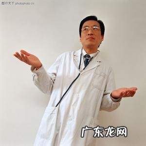 右后背上侧有时疼,不咳嗽,大夫为什么要查心电图?