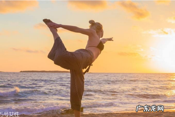 练瑜伽需要穿内衣吗 练习瑜伽的常识