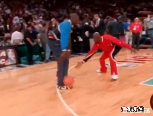 跟奥尼尔合影，有人在体型上赢过吗？