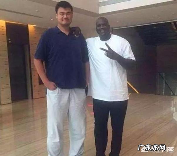 跟奥尼尔合影,有人在体型上赢过吗?