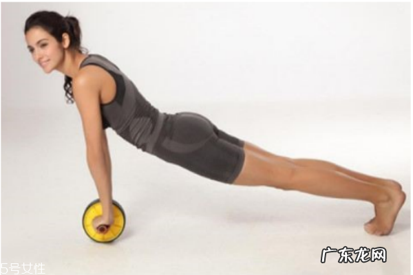 健腹轮有用吗 健腹轮练腹肌的方法