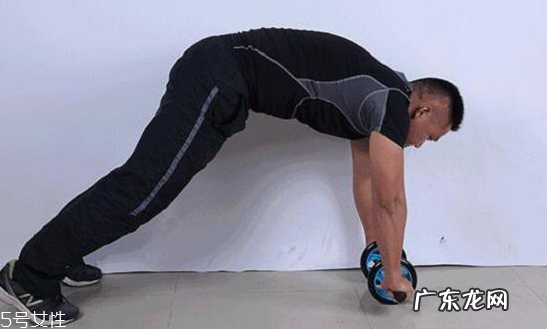 健腹轮有用吗 健腹轮练腹肌的方法