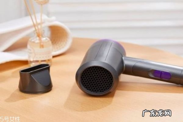吹风机哪个牌子好呢 吹风机有辐射吗