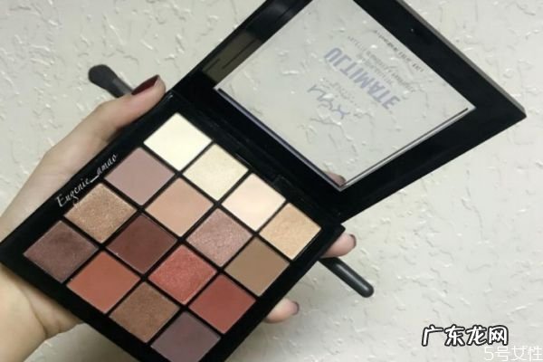 经常画眼影的危害有哪些 长期涂眼影的危害