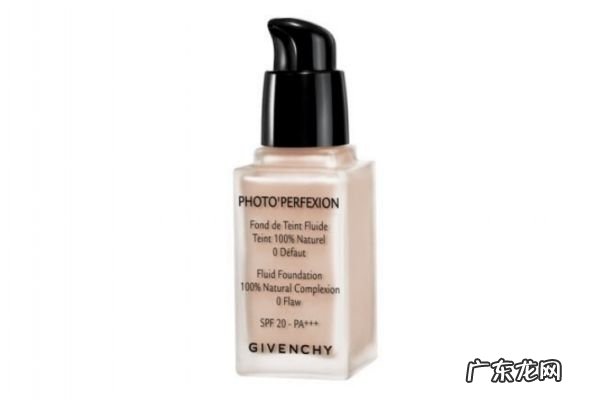 粉底可以直接涂脸上吗 粉底液是直接涂上去吗