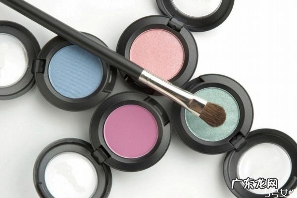 眼影里面含重金属成分吗 眼影质量不好的危害