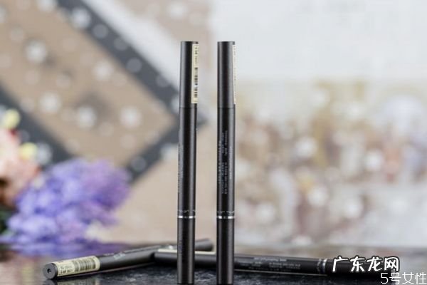 眉笔为什么会发白 眉笔发白的原因