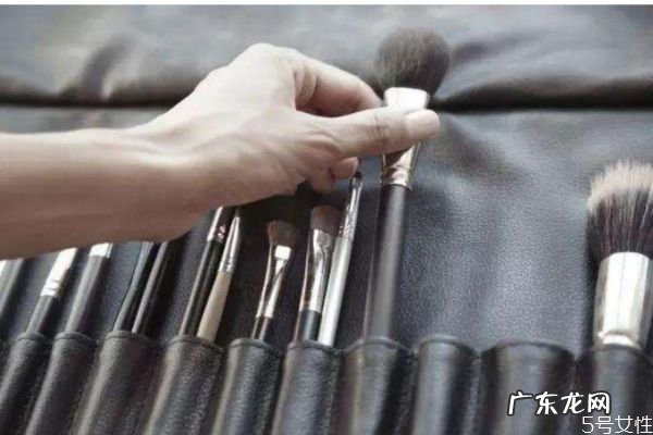 化妆刷变形了怎么办 化妆刷变形了恢复的方法