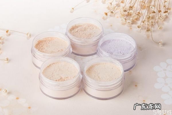 散粉用洗面奶能卸妆吗 散粉洗面奶洗得干净吗