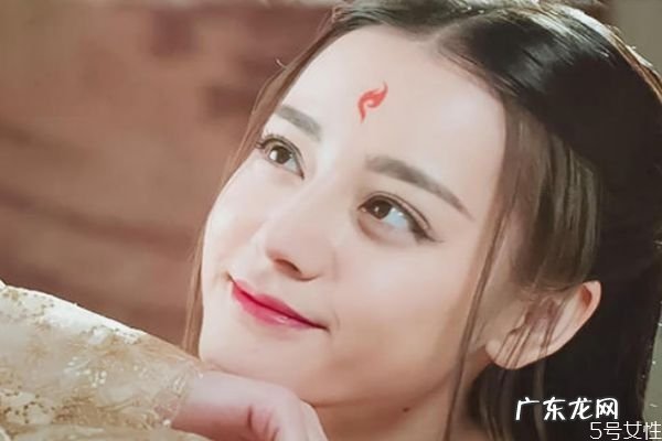额头妆怎么画 画额头妆的方法