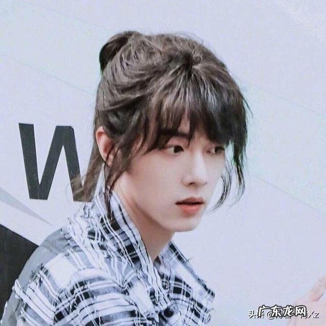 你们说那些明星平时不拍戏都干些什么呀？