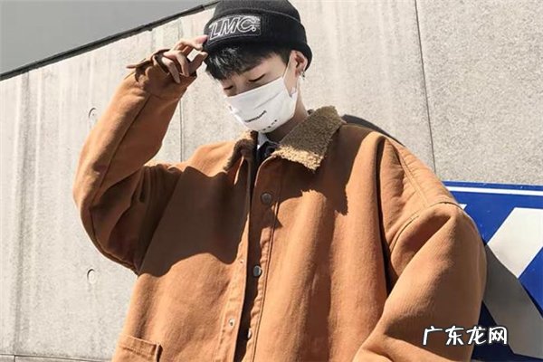 男生穿什么颜色羊羔毛外套好看
